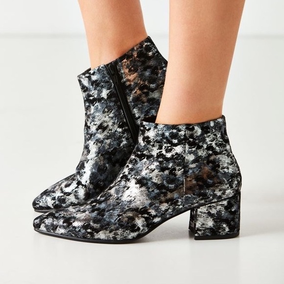 Vagabond Shoes | Nwt Vagabond Mya Ankle Boot | Color: Gray/Silver | Size: 7 | Boboloi's Closet